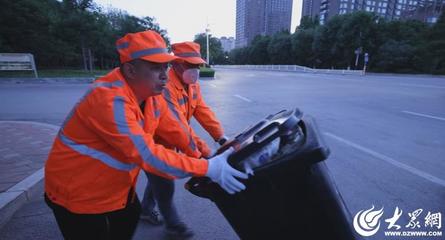 一個(gè)座右銘，一面黨旗紅 | 張旭東 堅(jiān)守清運(yùn)一線(xiàn)，只為城市更美好